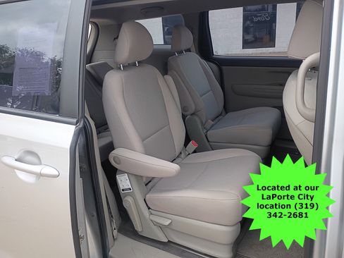 Used 2016 Kia Sedona L image 11