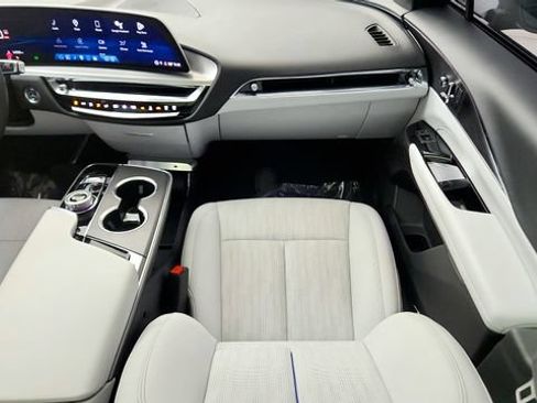 Used 2024 Cadillac Lyriq Luxury RWD image 55