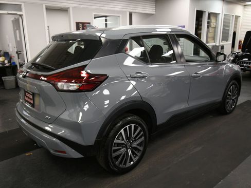 Used 2022 Nissan Kicks SV image 8