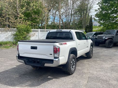 Used 2022 Toyota Tacoma TRD Off-Road AWD/4WD image 10