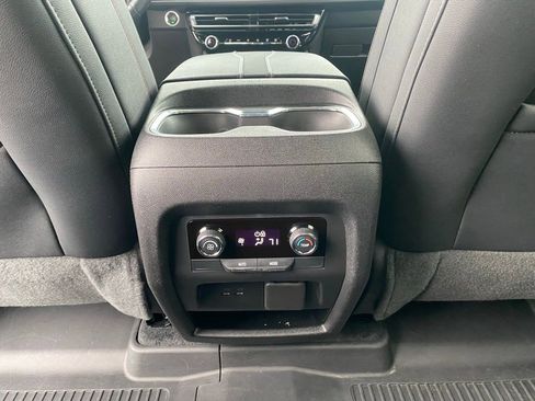 Used 2024 Chevrolet Traverse Z71 image 30