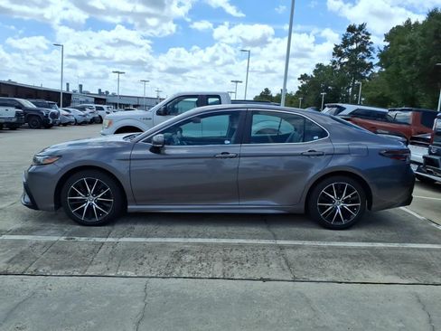 Used 2022 Toyota Camry SE FWD image 5