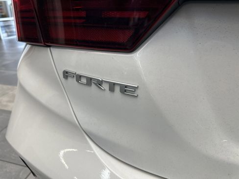 Used 2024 Kia Forte GT-Line w/ GT-Line Premium Package image 7