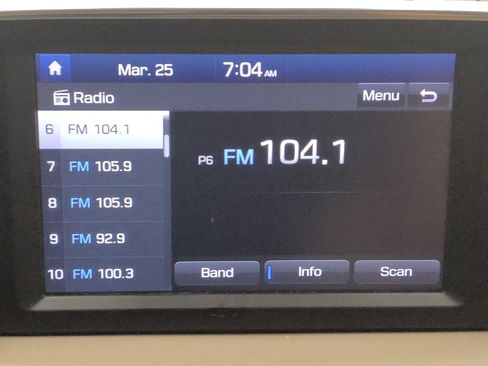 Used 2019 Hyundai Santa Fe SE image 25