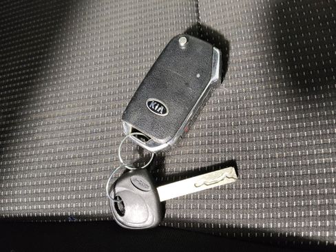 Used 2020 Kia Forte LXS FWD image 32
