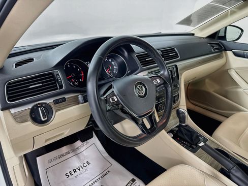 Used 2018 Volkswagen Passat 2.0T SE FWD image 9