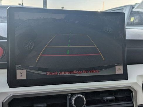 Used 2024 Toyota Tacoma TRD Off-Road image 21