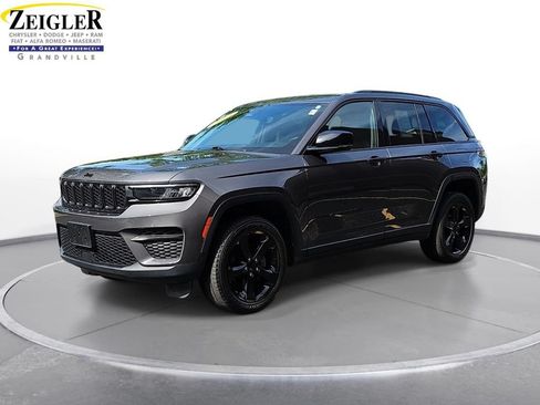 Used 2023 Jeep Grand Cherokee Altitude AWD/4WD image 1