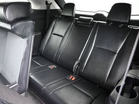 Used 2022 Toyota Highlander XLE AWD/4WD image 14