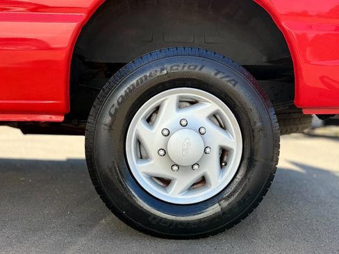 Used 2006 Ford E-350 and Econoline 350 Super Duty RWD image 30
