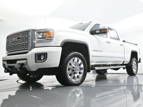 Used 2019 GMC Sierra 2500 Denali w/ Duramax Plus Package AWD/4WD image 45