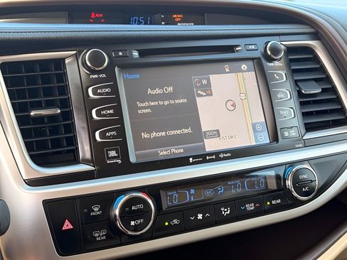 Used 2017 Toyota Highlander Limited AWD/4WD image 19