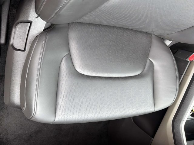 Used 2026 Kia Carnival FWD image 15