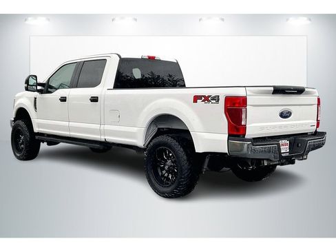 Used 2017 Ford F350 XLT w/ Camper Package image 12