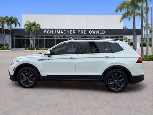 Used 2023 Volkswagen Tiguan SE w/ Panoramic Sunroof Package FWD image 4