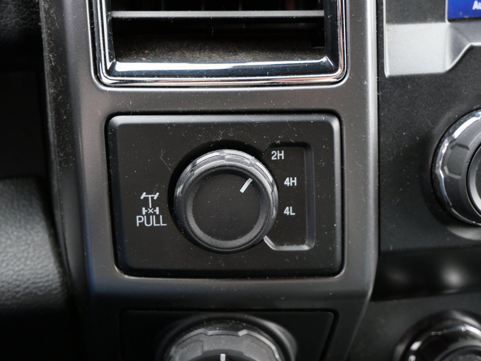 Used 2019 Ford F150 XLT w/ Equipment Group 302A Luxury AWD/4WD image 18