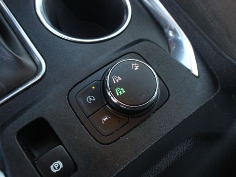 Used 2023 Chevrolet Traverse LT image 24