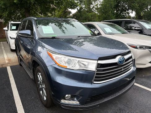 Used 2015 Toyota Highlander Limited w/ Driver Technology Package AWD/4WD image 2
