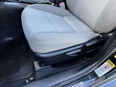 Used 2016 Toyota Corolla LE image 14