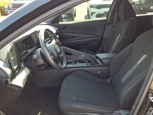 Used 2025 Hyundai Elantra Sport FWD image 24