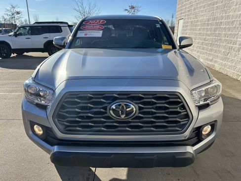 Certified 2023 Toyota Tacoma TRD Off-Road image 2