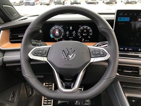 New 2026 Volkswagen Tiguan SEL R-Line image 19