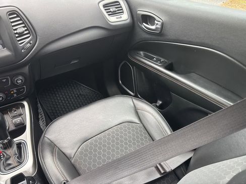 Used 2019 Jeep Compass Latitude w/ Cold Weather Group image 20