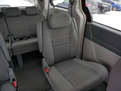 Used 2009 Chrysler Town & Country Touring w/ Heated Seat Group image 14