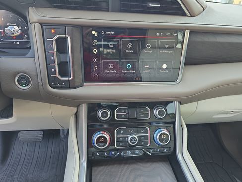Used 2024 GMC Yukon Denali w/ Advanced Technology Package AWD/4WD image 21