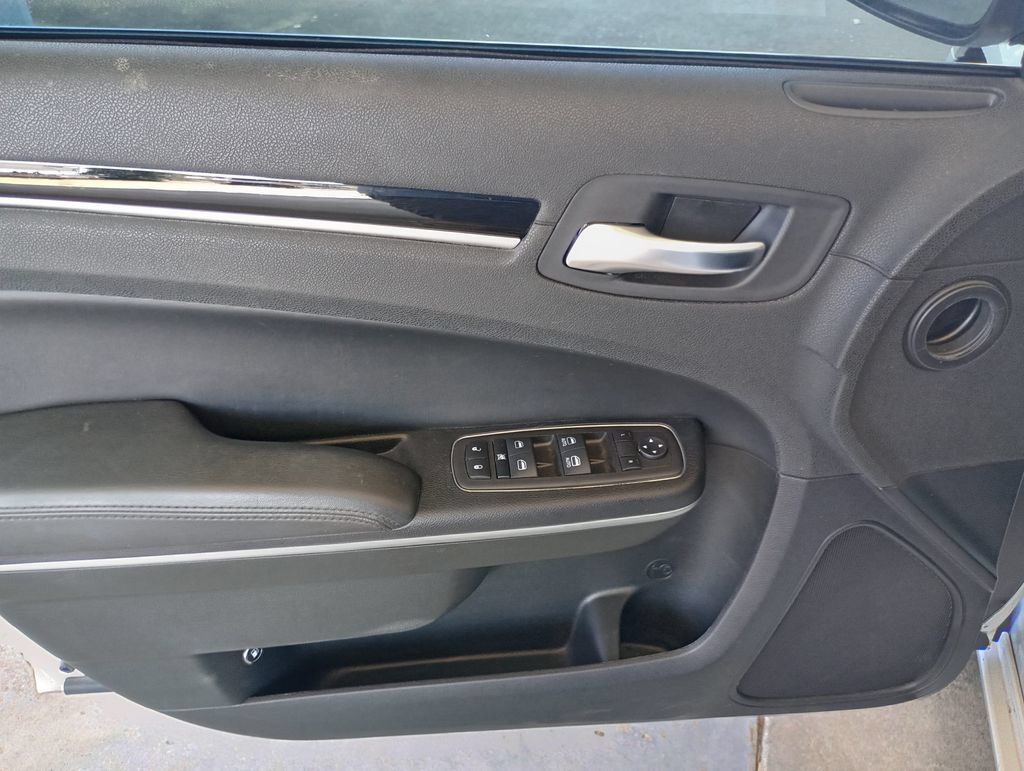 Used 2023 Chrysler 300 Touring RWD image 18