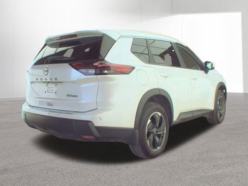 Used 2024 Nissan Rogue SV w/ SV Premium Package AWD/4WD image 2