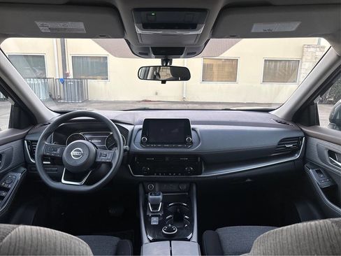 Used 2021 Nissan Rogue SV image 22