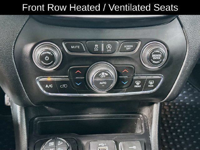 Used 2020 Jeep Cherokee Trailhawk AWD/4WD image 27