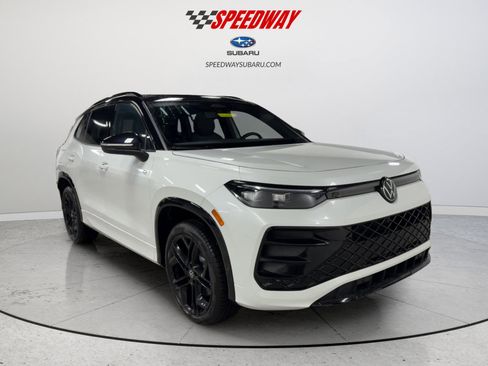 New 2026 Volkswagen Tiguan SE R-Line image 2