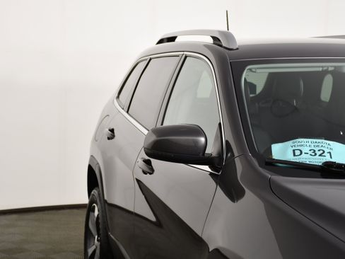 Used 2019 Jeep Cherokee Limited image 14