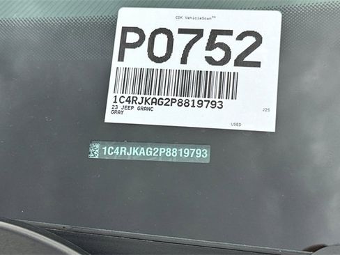 Certified 2023 Jeep Grand Cherokee L Laredo w/ Trailer Tow Group (B) image 30