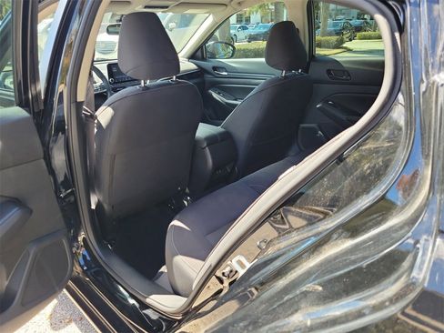 Used 2024 Nissan Altima 2.5 SV image 9