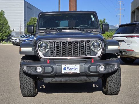 Used 2024 Jeep Wrangler Unlimited Rubicon AWD/4WD image 3