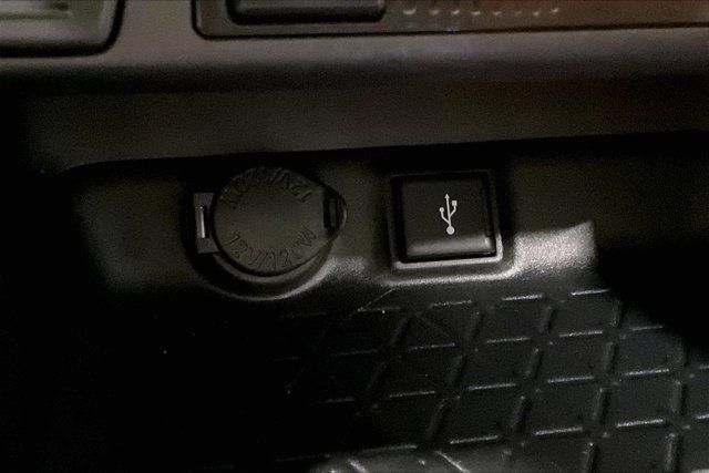 Certified 2020 Toyota RAV4 XLE w/ Convenience Package AWD/4WD image 34