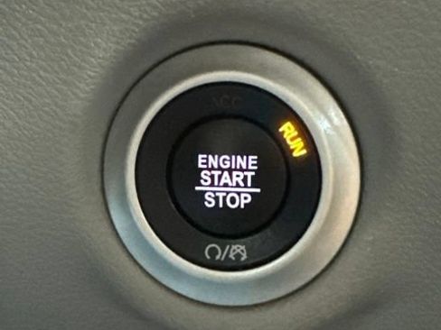 Used 2024 Chrysler Pacifica Touring-L FWD image 10