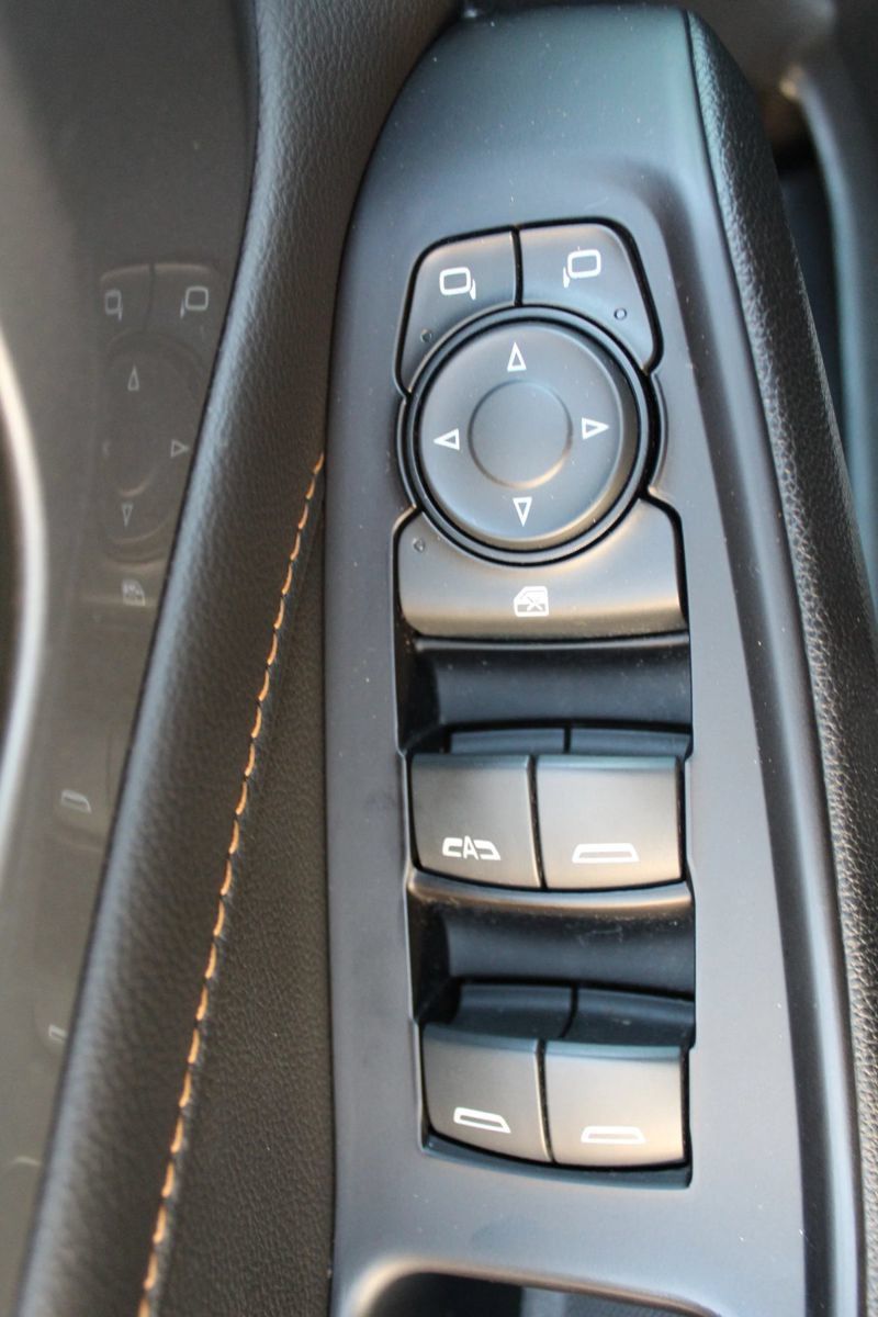 Used 2019 Chevrolet Traverse LT FWD image 30