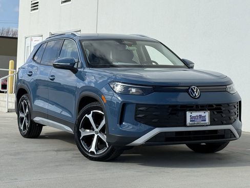 New 2026 Volkswagen Tiguan SE image 2
