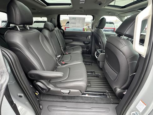 New 2026 Kia Carnival SX FWD image 16