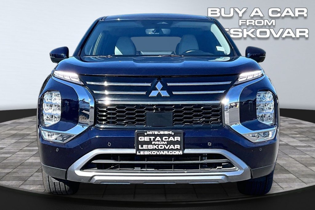 Used 2025 Mitsubishi Outlander SE AWD/4WD image 3