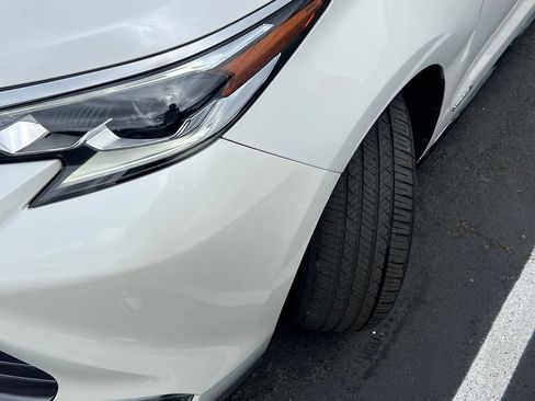 Used 2021 Toyota Sienna Platinum AWD/4WD image 3