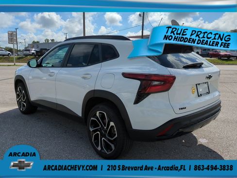 Certified 2024 Chevrolet Trax RS w/ Sunroof Package FWD image 6