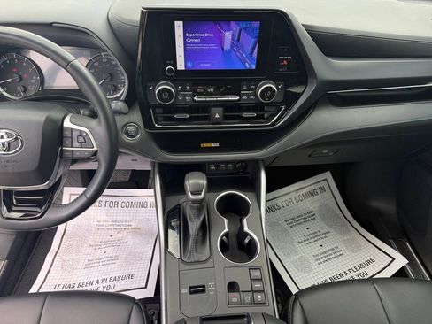 Used 2023 Toyota Highlander XSE image 11