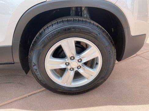 Used 2020 Chevrolet Trax LS image 36