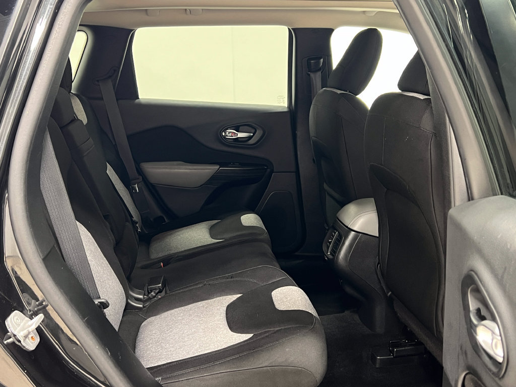 Used 2014 Jeep Cherokee Latitude FWD image 33