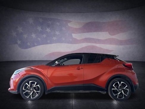 Used 2020 Toyota C-HR XLE FWD image 2